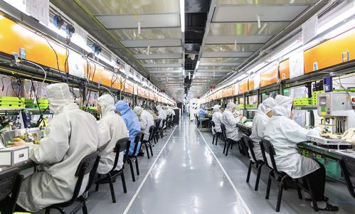 直击富士康生产一线 当“高薪假”遇上“生产热”，超级工厂“三忙”背后的高效与温情